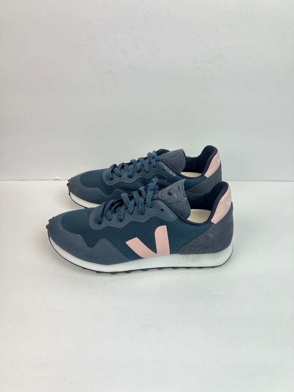 Veja Women’s Alveomesh Nautico Petale Vegan Sneakers Size 8 ($135) - Picture 2 of 8